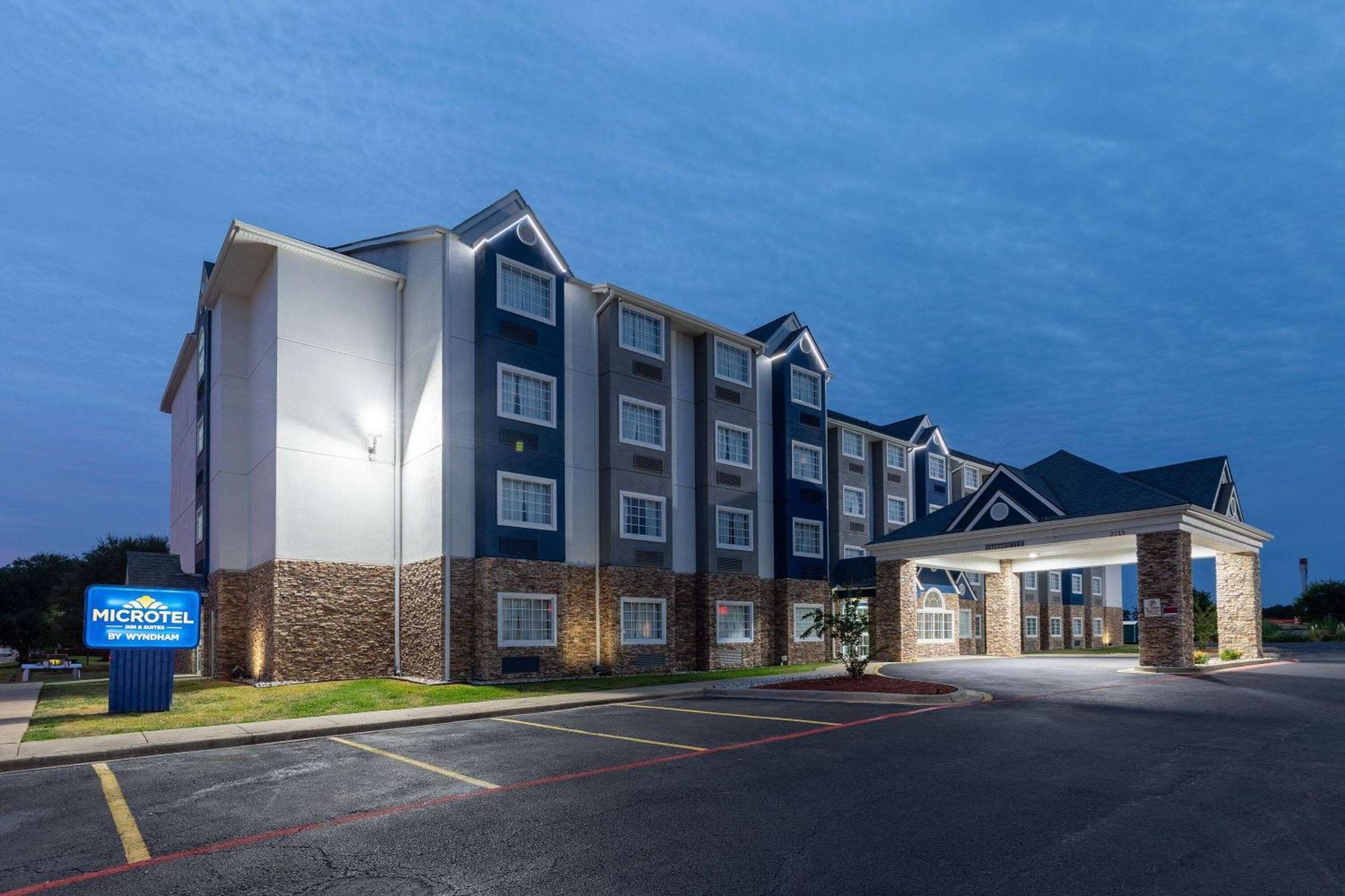 Microtel Inn & Suites By Wyndham Bossier City Exterior foto