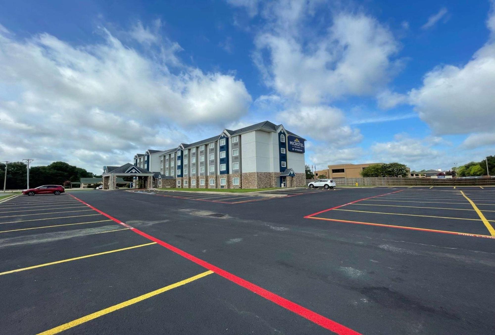 Microtel Inn & Suites By Wyndham Bossier City Exterior foto